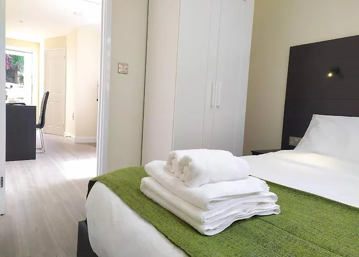 The Beech Flat - Self Contained One Bedroom Flat With Parking